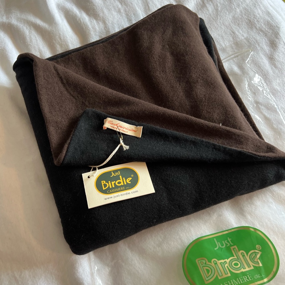 JUST BIRDIE Two Tone Cape. Black/Brown. One size. - Picture 4 of 5